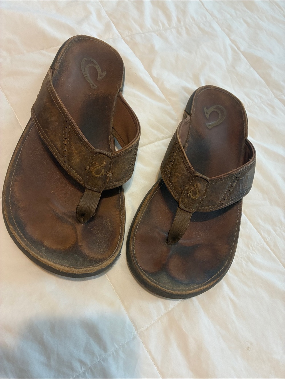 OliKai Men’s Leather Flip Sandals with Logo